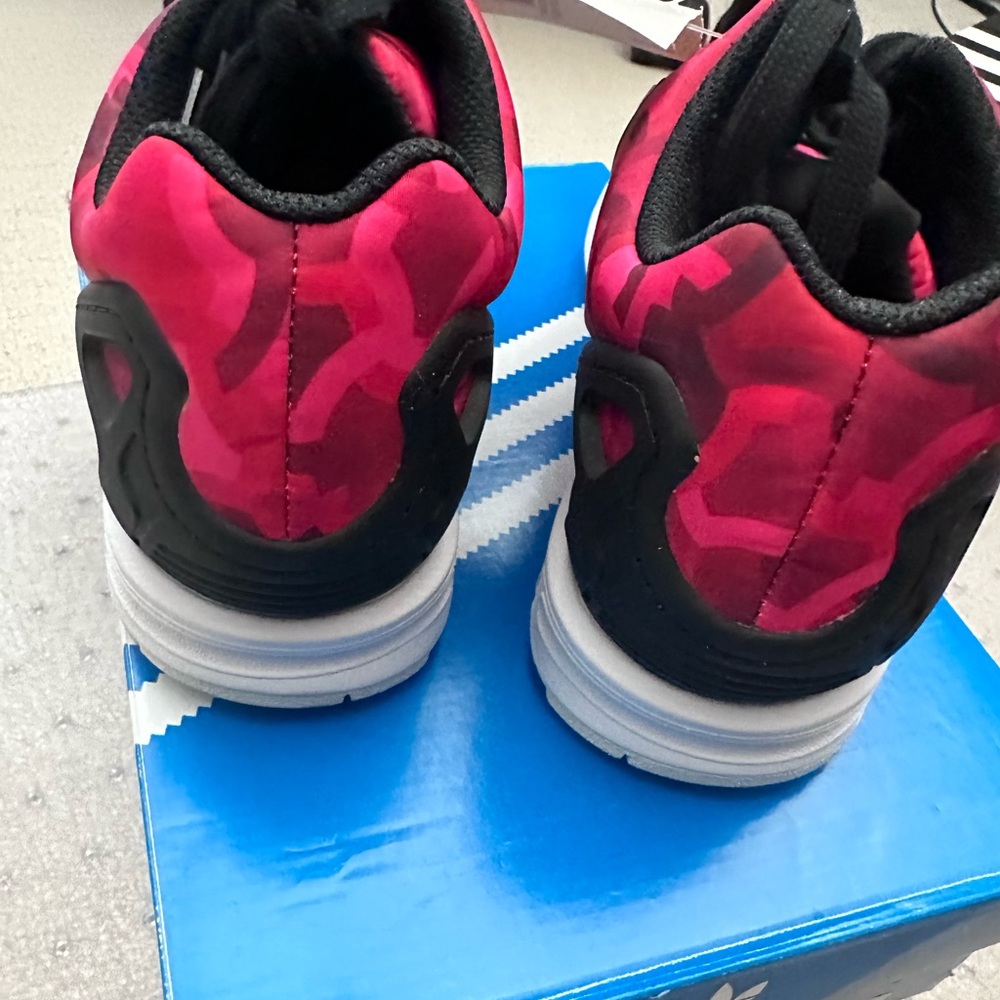 🆕 new in box women size 6.5 adidas originals red sneakers zx flux - Picture 2 of 6